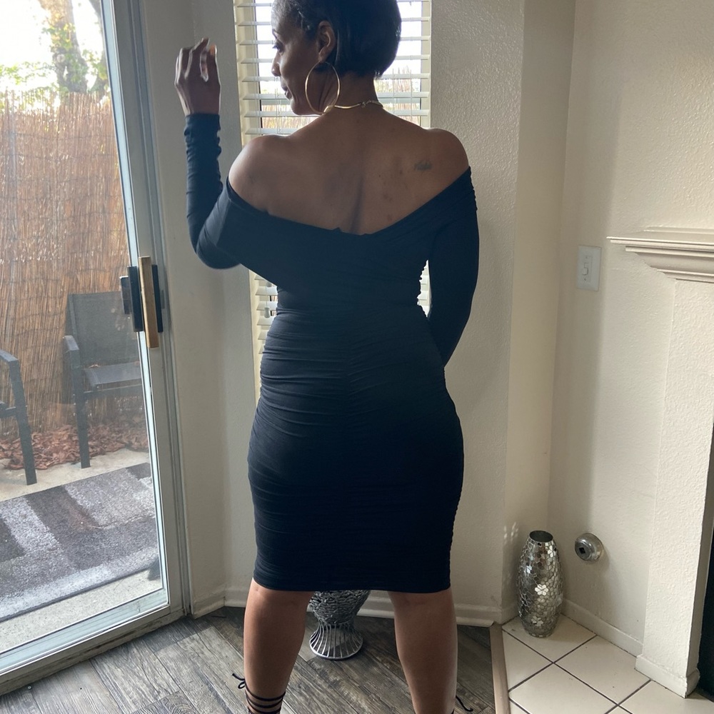 Off the shoulder dress 🖤🖤🖤